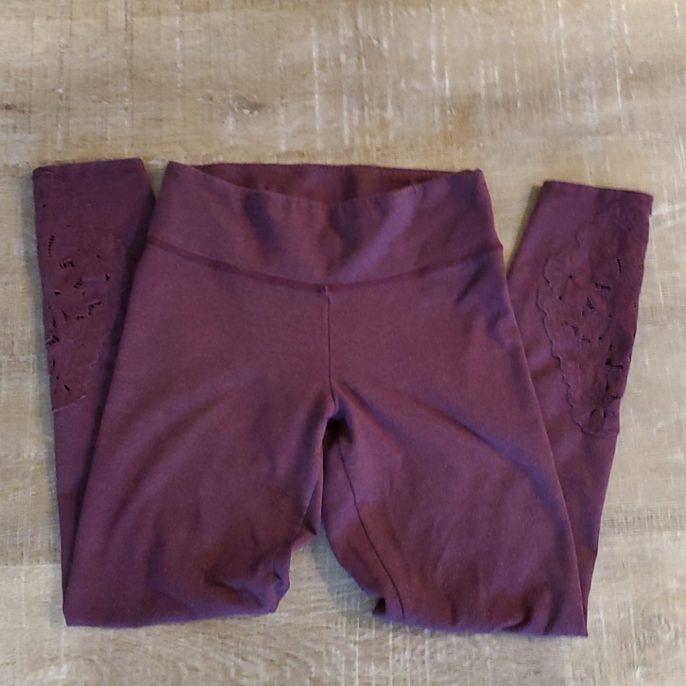 ♦️American Eagle maroon leggings, side detail♦️ 5 for $25